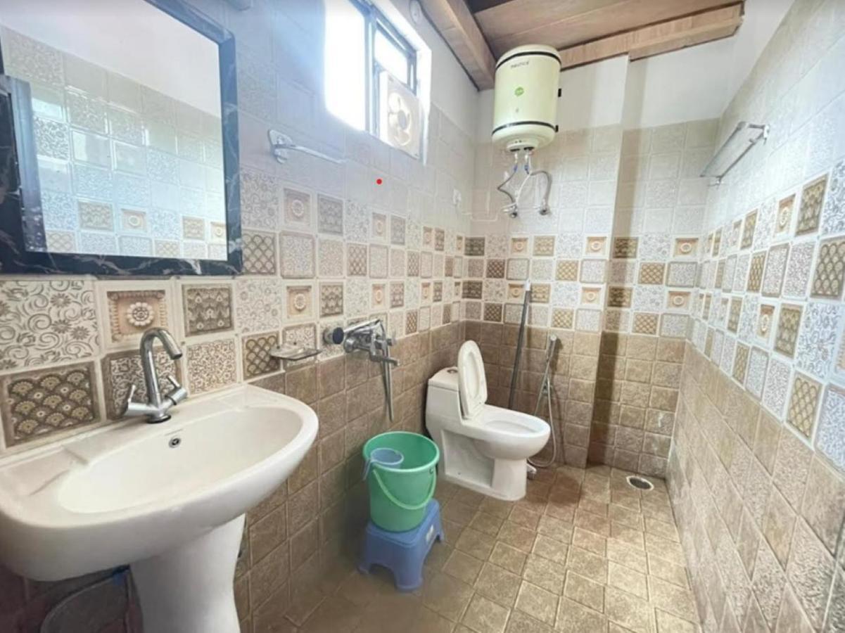 Oak Wood Homestay Banikhet Далхаузи Екстериор снимка