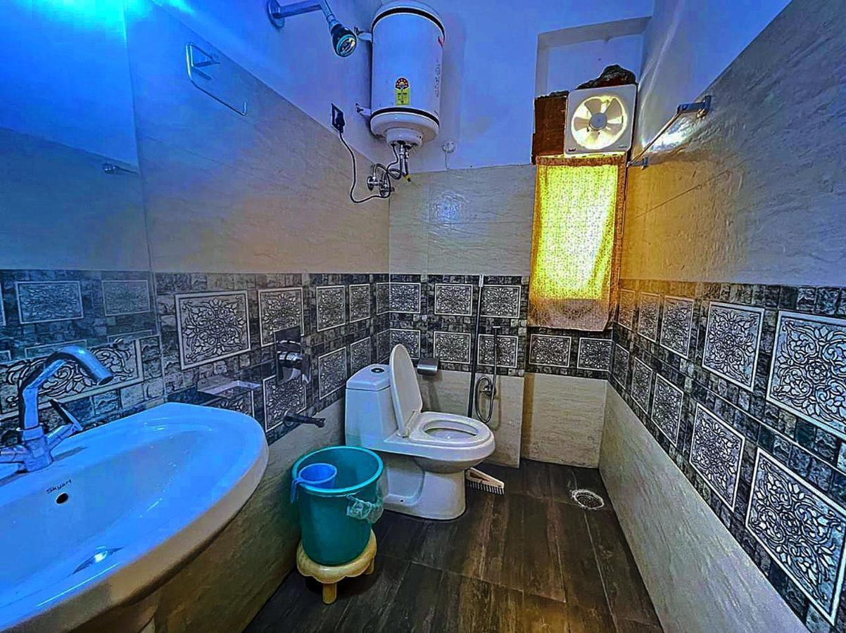 Oak Wood Homestay Banikhet Далхаузи Екстериор снимка